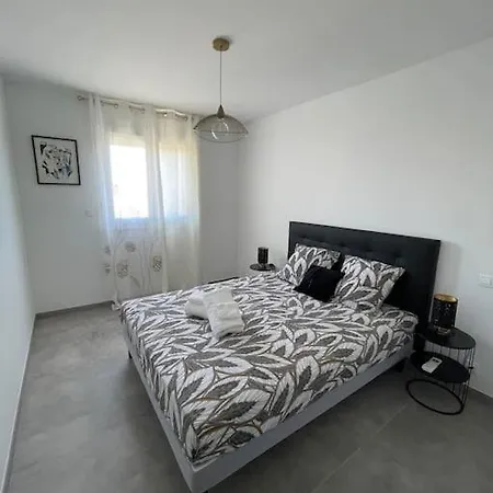 Le Pélican Magnifique F2 * Ajaccio (Corsica)